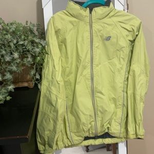 NEW BALANCE RUNNING WINDBREAKER SIZE LARGE